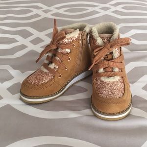 LNC- baby Gap - Size 8- Fashion Boots